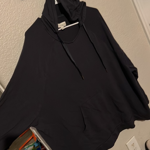 Oversized UGG Pullover Sweater - Picture 4 of 4